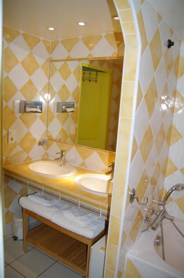 Residence Le Saint Victor Fontvieille Extérieur photo