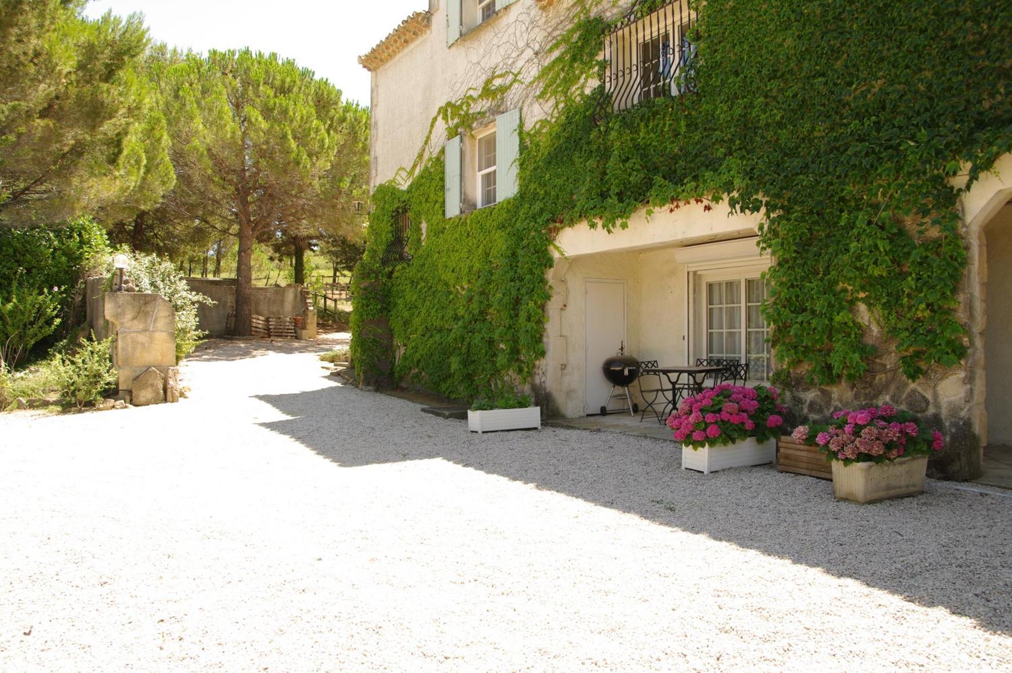 Residence Le Saint Victor Fontvieille Extérieur photo