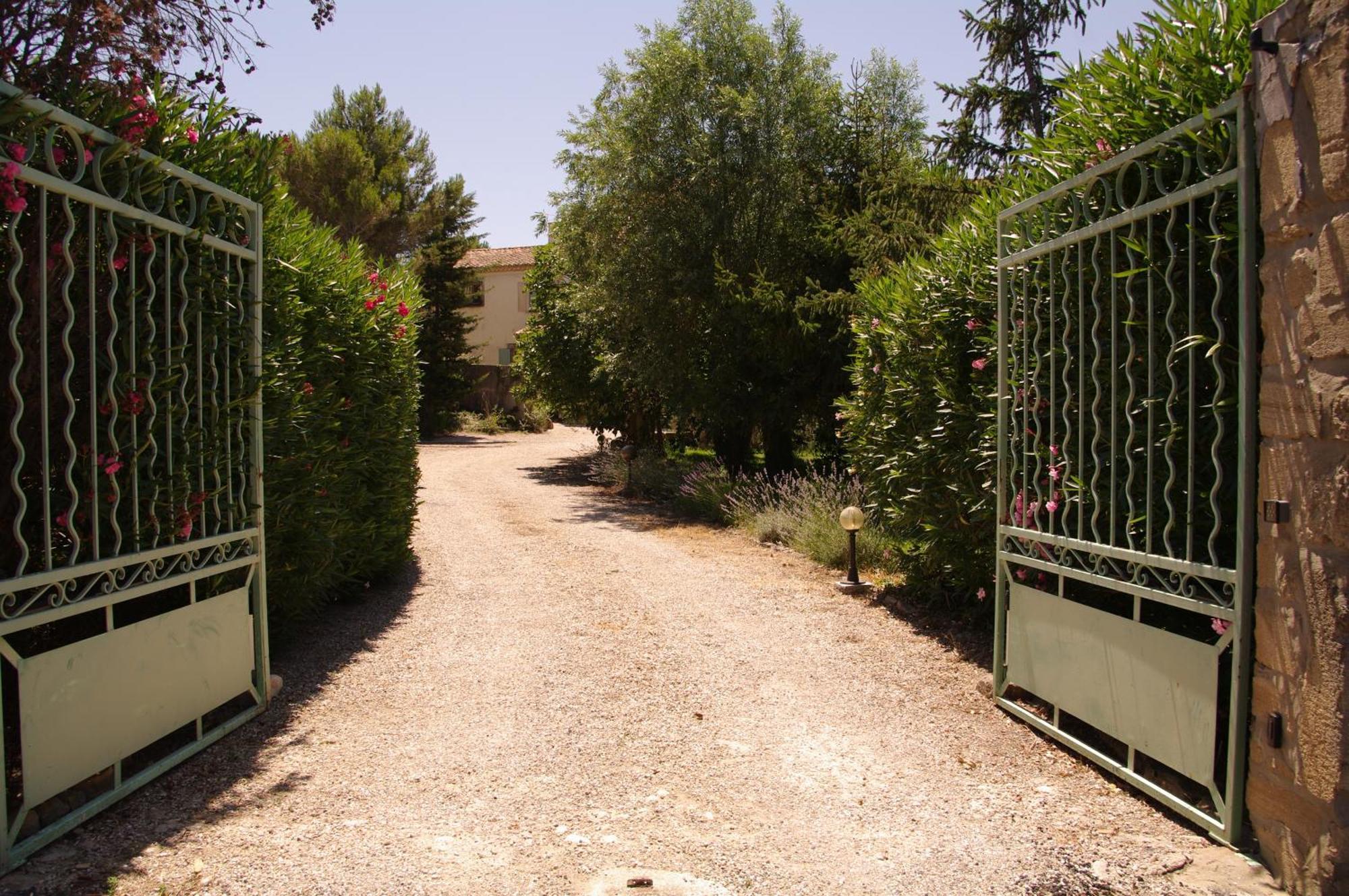 Residence Le Saint Victor Fontvieille Extérieur photo